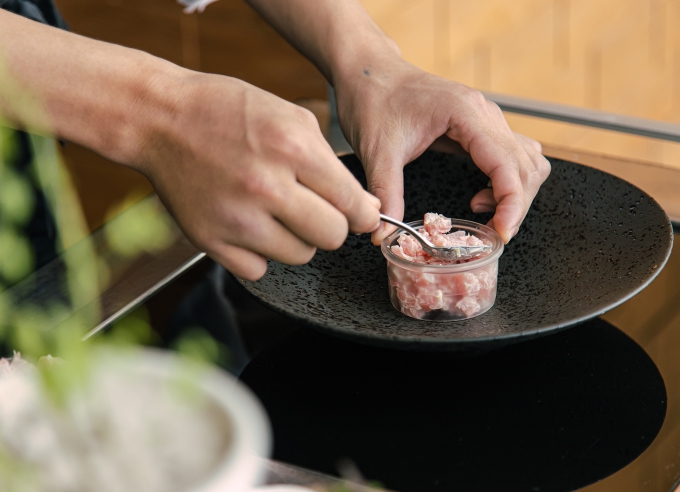 Gỏi bò vị phở trong nhà hàng Michelin ở Hà Nội